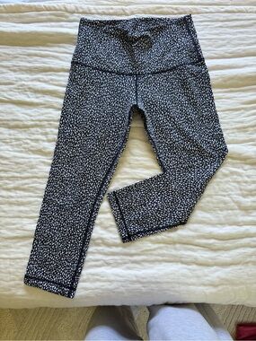 Black & White Lululemon Leggings